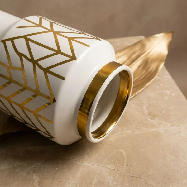 White_And_Golden_Ceramic_Chevron_Ceramic_Vase_Compact_For_Home_Decor