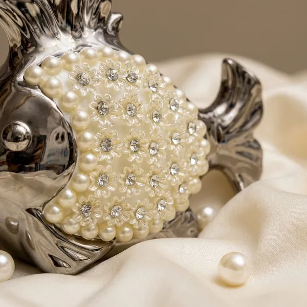 Silver_Pearl_White_Resin_With_Pearl_Detailing_Pearl_Embellished_Fish_Figurine_For_Home_Decor