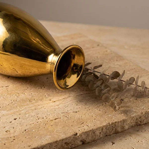 Golden_Metal_With_Mirror_Finish_Mirror_Finish_Decorative_Vase_For_Home_Decor
