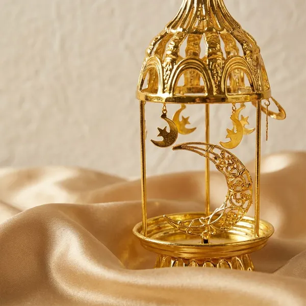 Golden_Metal_Hanging_Crescent_Lantern_Stand_For_Home_Decor