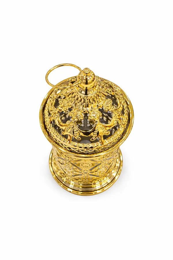 Golden_Metal_Luxury_Cutwork_Metal_Lantern_For_Home_Decor