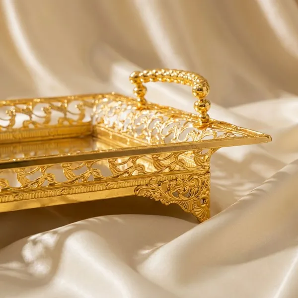 Golden_Metal_And_Glass_Rectangular_Golden_Mirror_Tray_For_Home_Decor