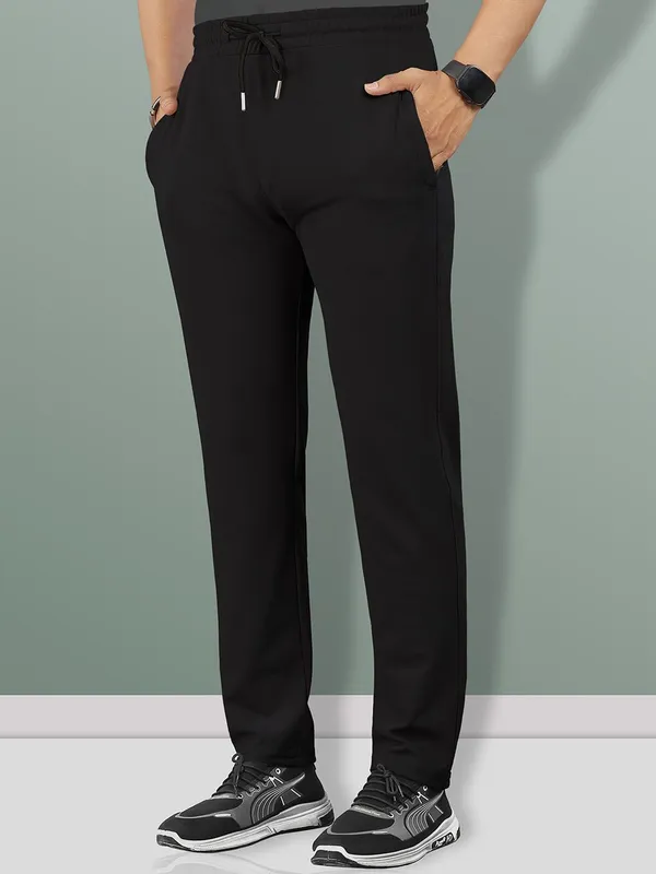Black_Lycra_Fashionable_&_Trendy_Solid_Track_Pant_For_Men