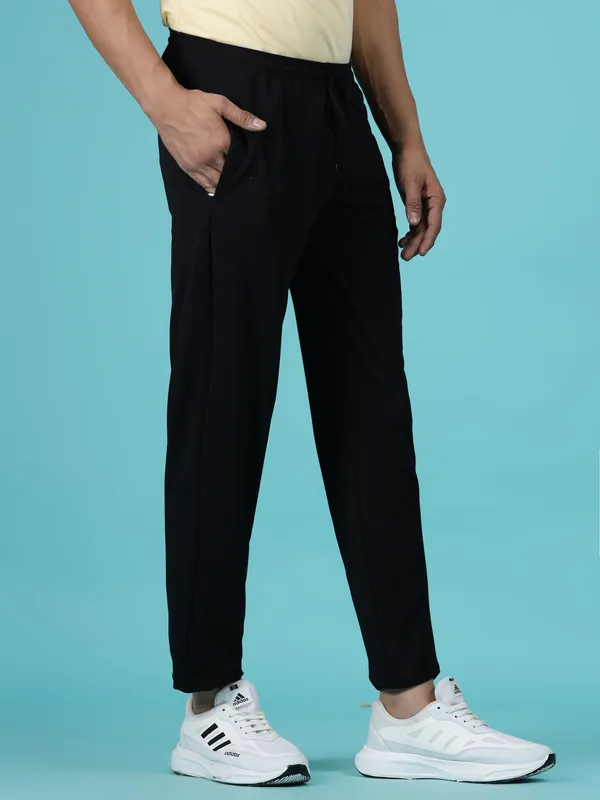 Black_Lycra_Fashionable_&_Trendy_Solid_Track_Pant_For_Men