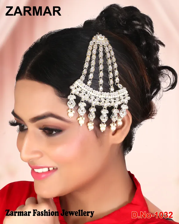 White_&_Light_Gold_Elegant_Design_Passajhoomar_Mangtika_For_Women
