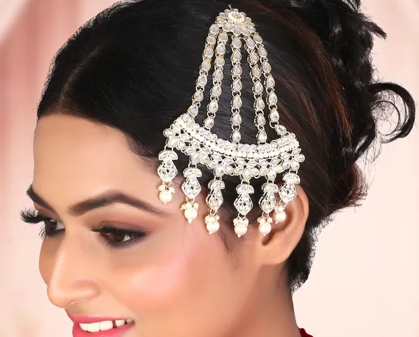 White_&_Light_Gold_Elegant_Design_Passajhoomar_Mangtika_For_Women