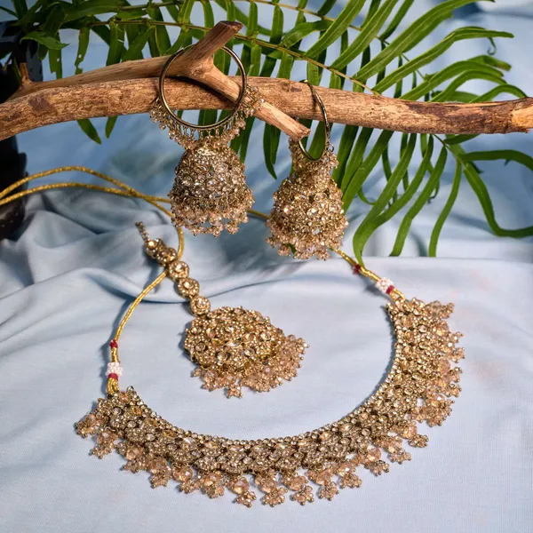 Golden_Elegant_Design_Jewellery_Set_For_Women