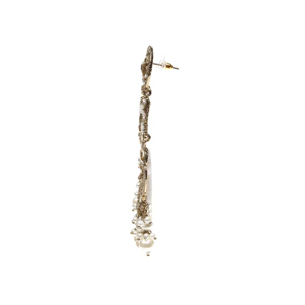 White_Elegant_Design_Earrings_For_Women
