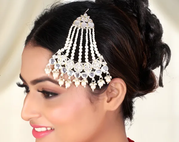 White_&_Light_Gold_Elegant_Design_Passajhoomar_Mangtika_For_Women