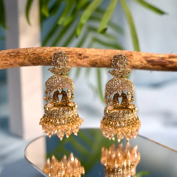 Gold_Elegant_Design_Earrings_For_Women