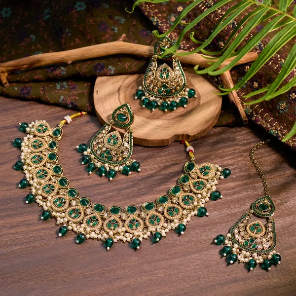 Green_Elegant_Design_Jewellery_Set_For_Women