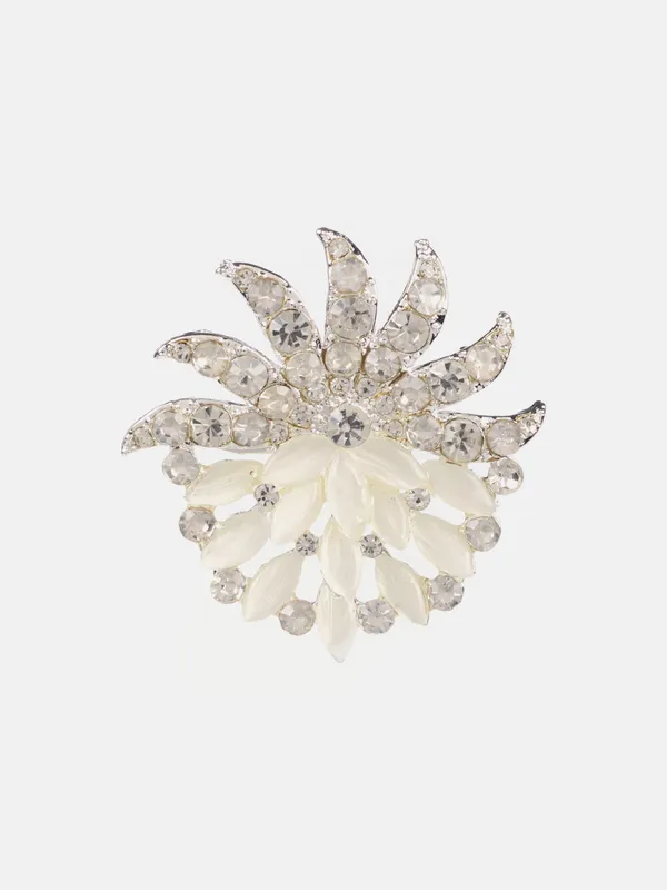 White/Silver_Elegant_Design_Designer_Metal_Brooch_For_Women