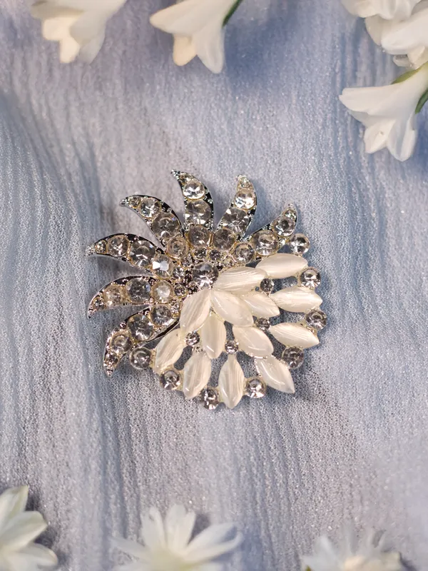 White/Silver_Elegant_Design_Designer_Metal_Brooch_For_Women