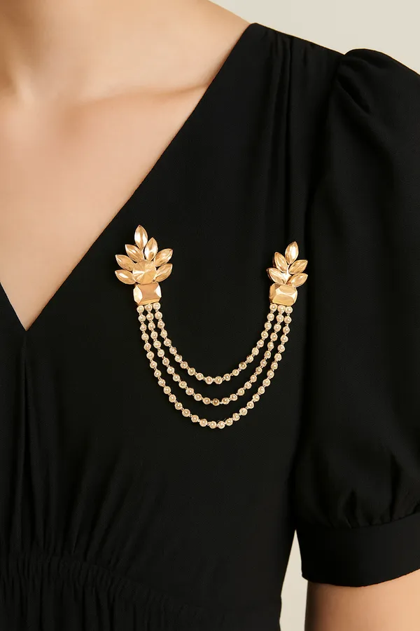 Gold_Elegant_Design_Designer_Metal_Brooch_For_Women