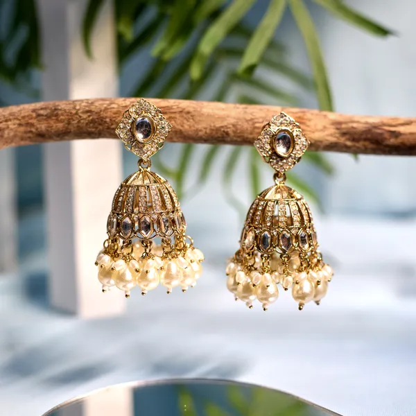 Gold_Elegant_Design_Earrings_For_Women