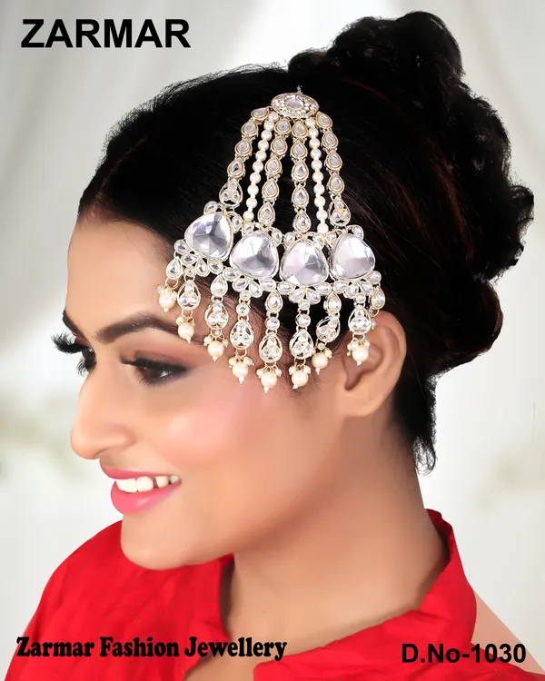 White_&_Light_Gold_Elegant_Design_Passajhoomar_Mangtika_For_Women