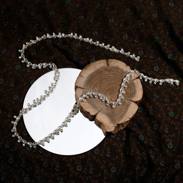 White_And_Light_Gold_Elegant_Design_Waist_Chain_Kamarbandh_Kandora_For_Women