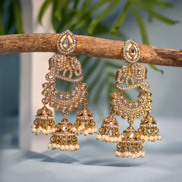 Gold_Elegant_Design_Earrings_For_Women