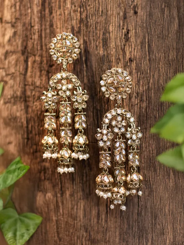 Gold_Elegant_Design_Earrings_For_Women
