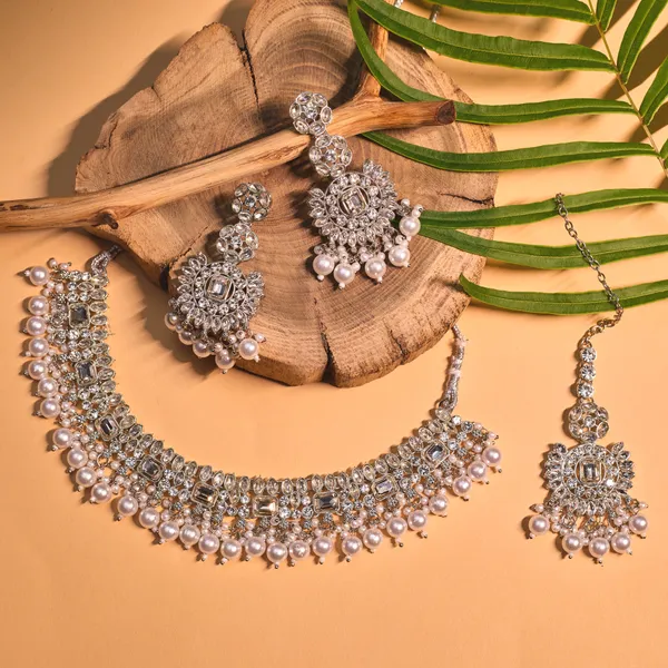 Silver_Elegant_Design_Jewellery_Set_For_Women