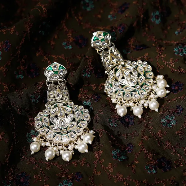 Green_Elegant_Design_Earrings_For_Women
