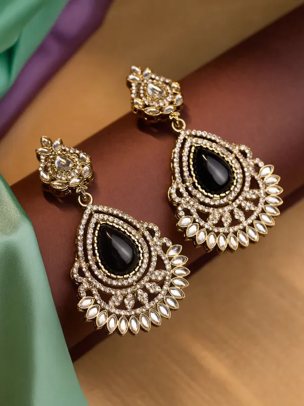 Black_Elegant_Design_Earrings_For_Women
