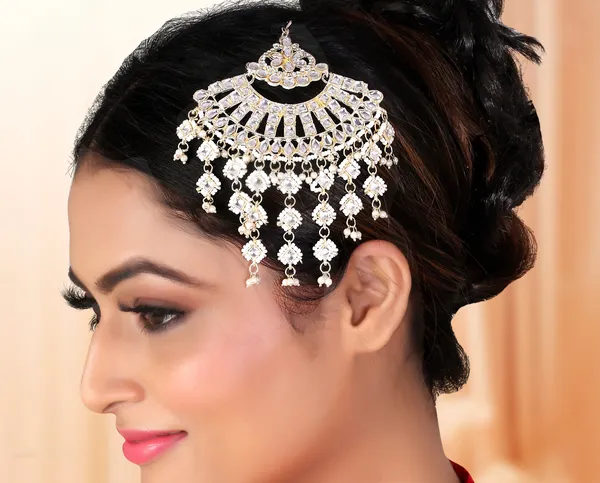 White_&_Light_Gold_Elegant_Design_Passajhoomar_Mangtika_For_Women