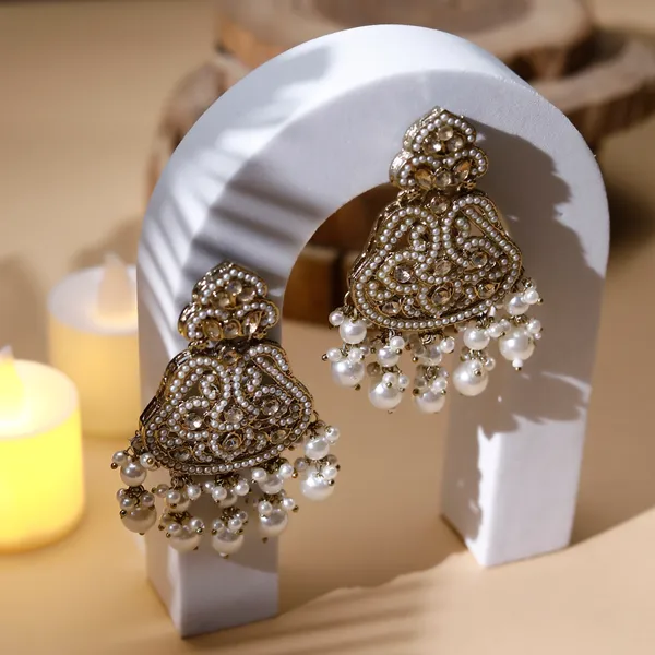 Gold_Elegant_Design_Earrings_For_Women