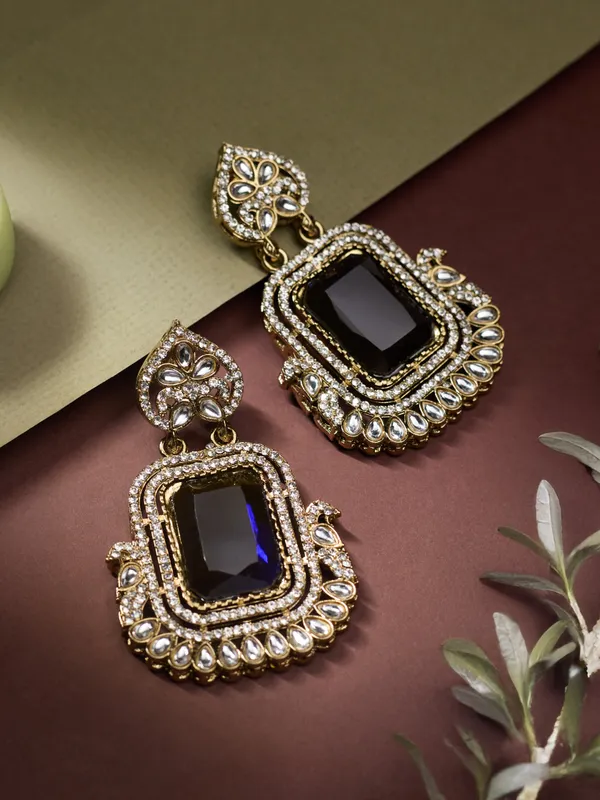 Blue_Elegant_Design_Earrings_For_Women