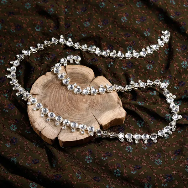 White_And_Light_Gold_Elegant_Design_Waist_Chain_Kamarbandh_Kandora_For_Women