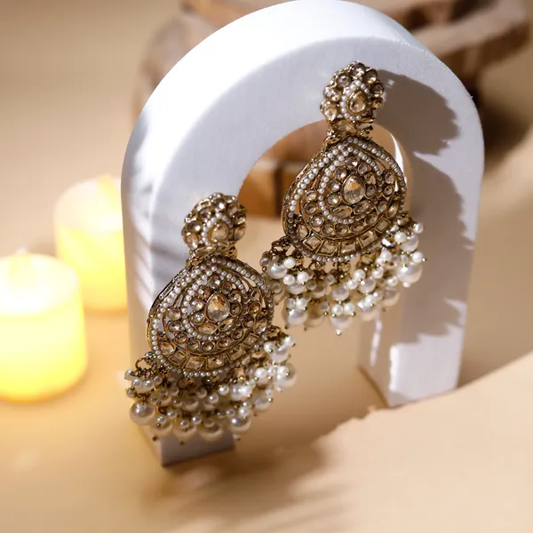 Gold_Elegant_Design_Earrings_For_Women