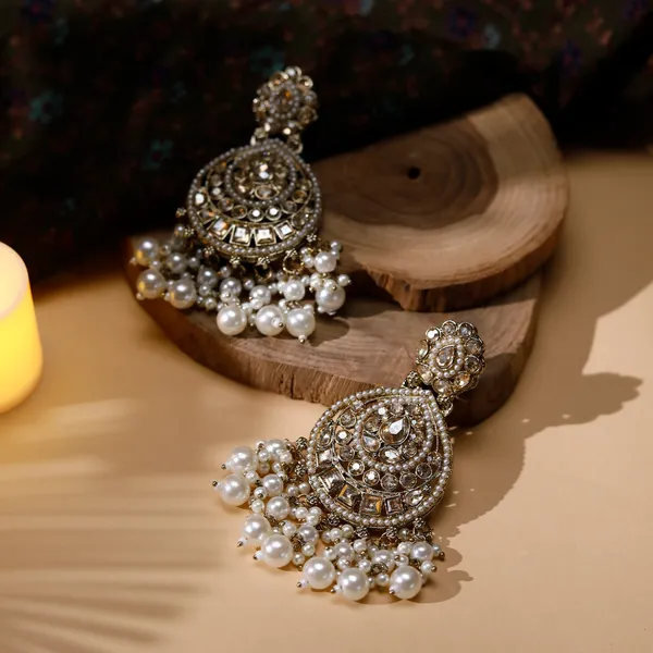 Gold_Elegant_Design_Earrings_For_Women
