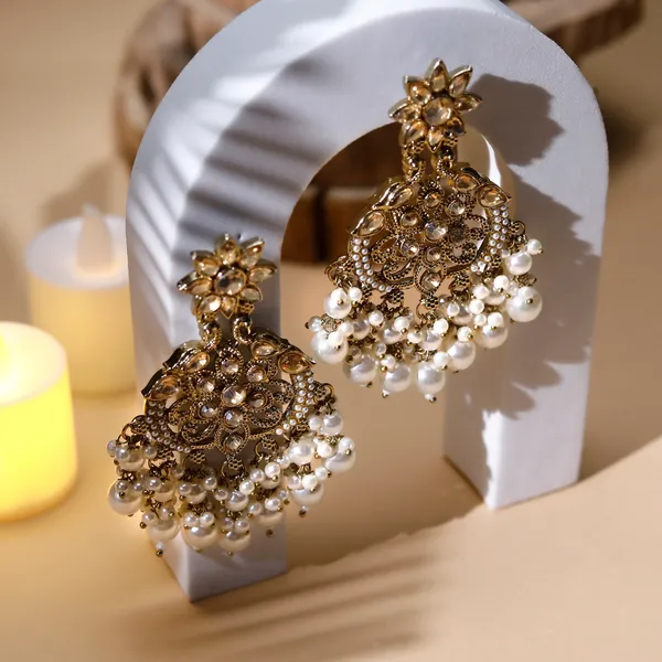 Gold_Elegant_Design_Earrings_For_Women