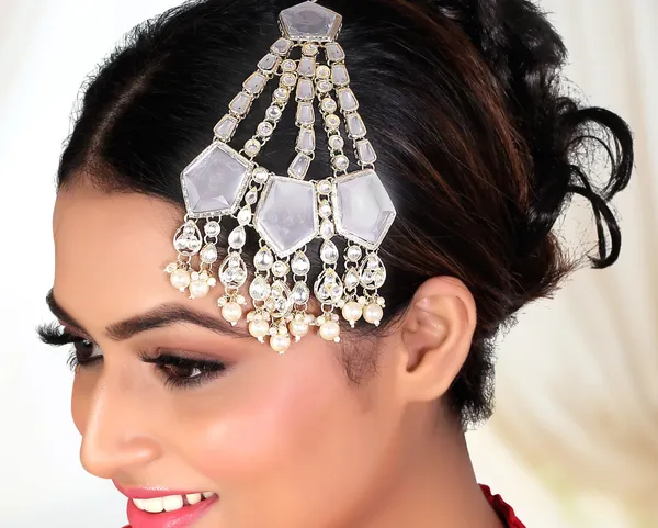 White_&_Light_Gold_Elegant_Design_Passajhoomar_Mangtika_For_Women