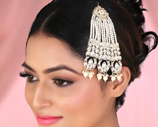 White_&_Light_Gold_Elegant_Design_Passajhoomar_Mangtika_For_Women
