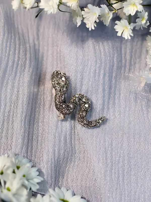 Antique_Gold_Elegant_Design_Designer_Metal_Brooch_For_Women