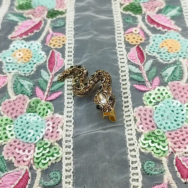 Antique_Gold_Elegant_Design_Designer_Metal_Brooch_For_Women