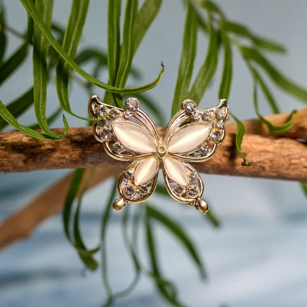 White_Elegant_Design_Designer_Metal_Brooch_For_Women
