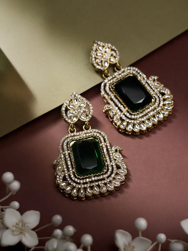 Green_Elegant_Design_Earrings_For_Women