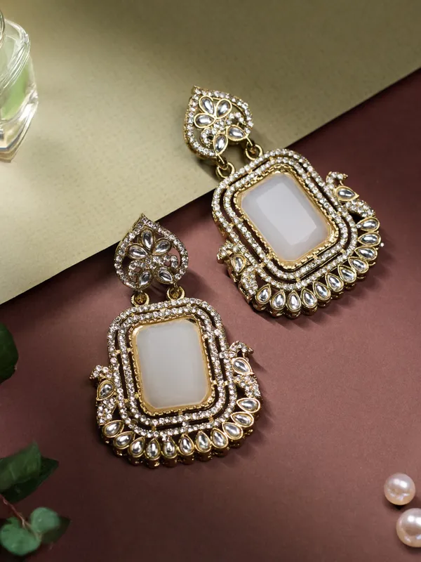 White_Elegant_Design_Earrings_For_Women