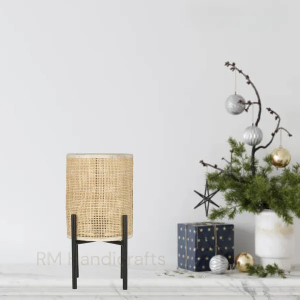 Beige_Handwoven_Cane_Table_Lamp_With_Black_Metal_Stand_|_Natural_Wicker_Night_Light_|_Boho_Rustic_Bedside_Lamp_For_Living_Room_Bedroom_Office_|_Compact_Eco-Friendly_Dcor