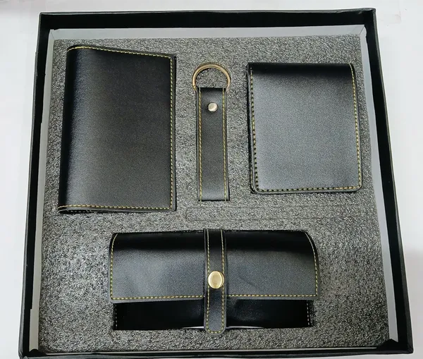 Black_Genuine_Leather_Gift_Combo_Set_For_Men