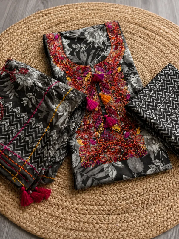 Handloom_Block_Print_Suit_Set_with_Kantha_Embroidery