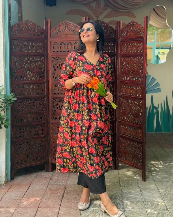 Black_Red_Daftar_Kurti_Only