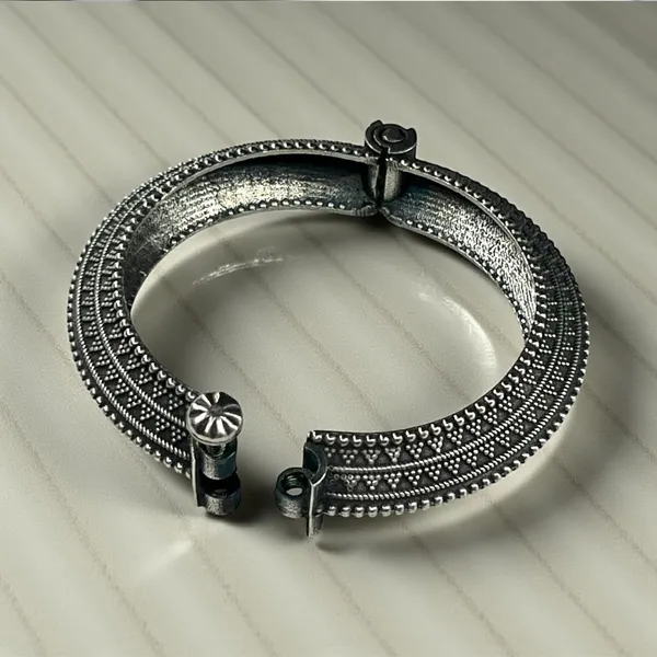 Oxidised_Silver_Single_Piece_Of_Silver_Replica_Rajwadi_Sahiba_Openable_Bracelet_&_Kada,_Oxidised_Hand-Cuff_Tribal_Bangle,_Traditional_And_Antique_Finish_(Style_Ab)