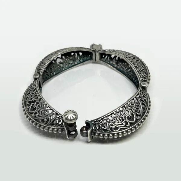 Oxidised_Silver_Womens_Single_Piece_Of_Silver_Replica_Rajwadi_Sahiba_Openable_Bracelet_&_Kada,_Oxidised_Hand-Cuff_Tribal_Bangle,_Traditional_And_Antique_Finish_(Style_F)