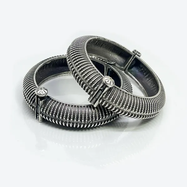 Oxidised_Silver_Womens_Single_Piece_Of_Silver_Replica_Rajwadi_Sahiba_Openable_Bracelet_&_Kada,_Oxidised_Hand-Cuff_Tribal_Bangle,_Traditional_And_Antique_Finish_(Style_H)