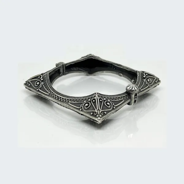 Oxidised_Silver_Single_Piece_Of_Silver_Replica_Rajwadi_Sahiba_Openable_Bracelet_&_Kada,_Oxidised_Hand-Cuff_Tribal_Bangle,_Traditional_And_Antique_Finish_(Style_K)