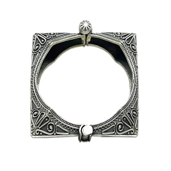 Oxidised_Silver_Single_Piece_Of_Silver_Replica_Rajwadi_Sahiba_Openable_Bracelet_&_Kada,_Oxidised_Hand-Cuff_Tribal_Bangle,_Traditional_And_Antique_Finish_(Style_K)