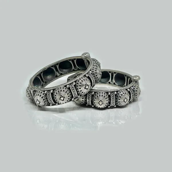 Oxidised_Silver_Single_Piece_Of_Silver_Replica_Rajwadi_Sahiba_Openable_Bracelet_&_Kada,_Oxidised_Hand-Cuff_Tribal_Bangle,_Traditional_And_Antique_Finish_(Style_M)